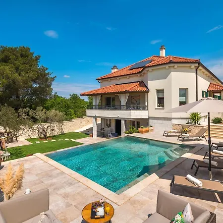 Вилла Niente Da Fare